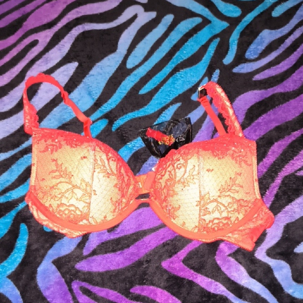 NWT Victoria's Secret | Vibrant Red Lace Bra